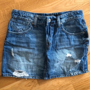  - Only jeans kjol i mycket bra skick Storlek 29(S)