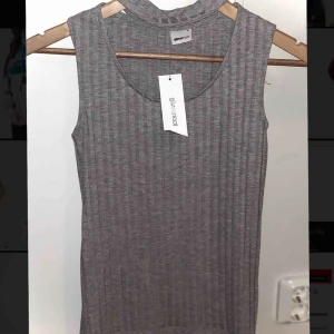  - Top från ginatricot, strl s. Oanvänd, bara testad. Fri frakt 