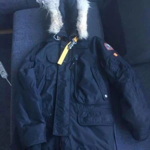  - PARA JUMPER KODIAC Kemtvättad, som ny! Lite använd innan dess.  Först till kvarn! Mottagaren står för frakten!