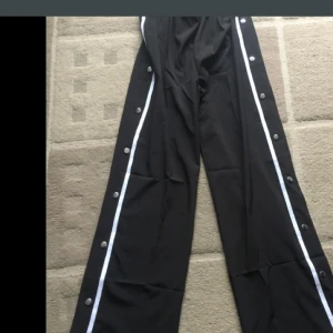  - Byxor med några knappa väldigt fina 😍 Fri frakt✨