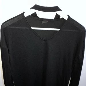 - Choker-tröja från Gina tricot som knappt är använd. Frakt 35kr!