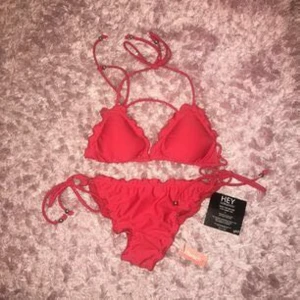  - Bikini i rött från Nelly. Provad, lappar är kvar på. 