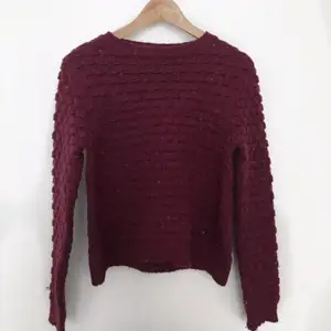 really cute knitted sweater from urban outfitters!! great condition, kinda of maroon with specs of color. 