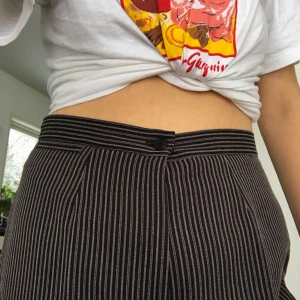  - Randiga kostymbyxor, frakt tillkommer 👖