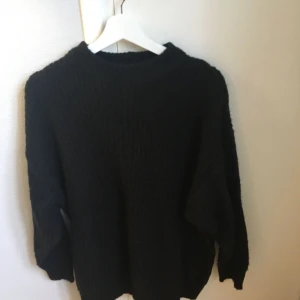  - Oversize mysig stickad tröja