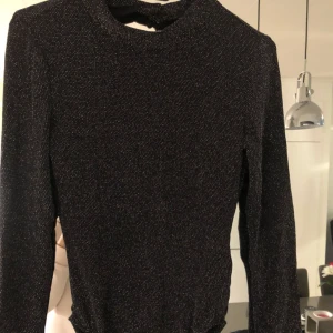  - Fin festlig topp, pris 100kr. 