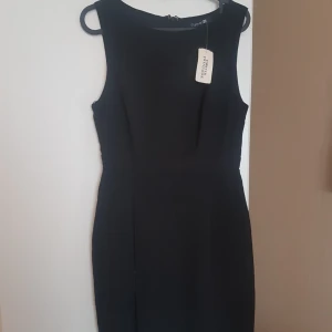  - Helt ny klänning.  Finns i Gävle och Uppsala Kan även skickas, köparen står för frakt 