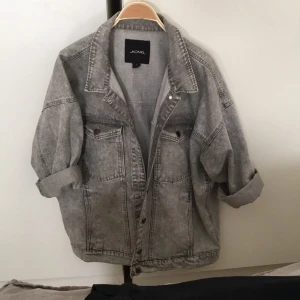  - Snygg jacka från Monki i bra skick! 