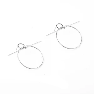  - Minimalistiska örhängen i silverfärg