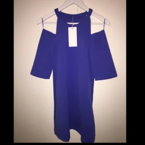  - Helt ny klänning med prislapp kvar från chiquelle