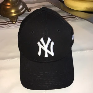  - Oanvänd NY keps. Original pris: 250-300kr  