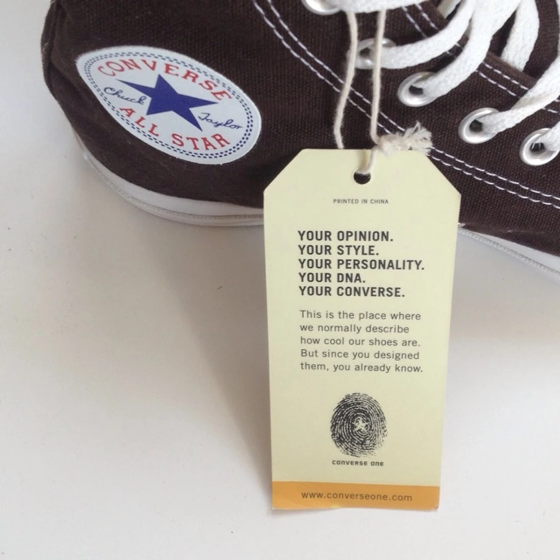 Bruna höga Converse, specialdesignade från USA! Aldrig använda pga fel storlek - 1382180909