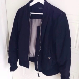  - Bomber jacka svart