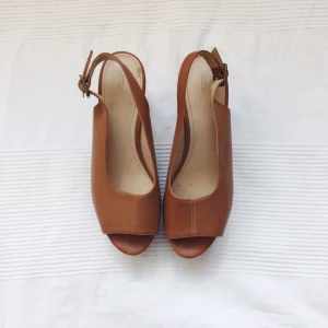  - Skor från Zara. Fint skick. Material: PU läder. 