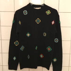  - Ulltröja från Kenzo X H&M 
Killmodell Storlek XS
Kan mötas vid TC
Kan skicka via post