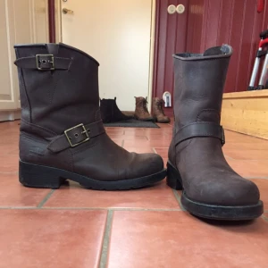  - Bruna Johnny Bulls boots i storlek 38