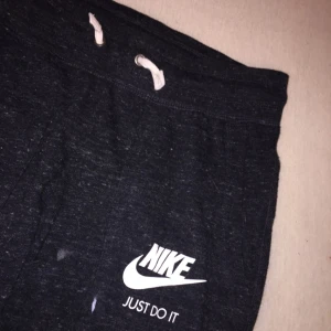  - Nike Sportswear Gym Vintage (äkta) 
Nypris: 400 kr. 
Möts upp i Stockholm
Står XS men tycker själv att den är stor i storleken