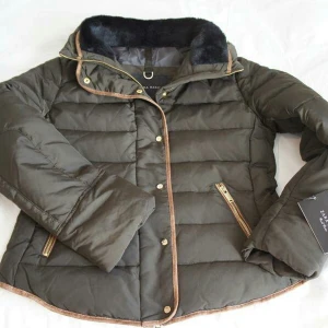  - Jacka från Zara storlek S som ny. 