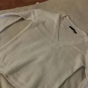  - Vit stickad tröja från Lager157, köpt förra vintern. Frakt tillkommer! 👏 