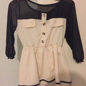  - Tunn klänning
Oanvänd
Frakt :20kr