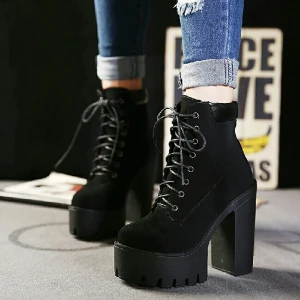  - säljer nu mina  nya och helt oanvända Platform Ankle Boots. För att de var för höga. 13cm platå . kan mötas upp i Karlshamn eller skickas.