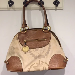  - Väska från juicy couture i fint skick.

