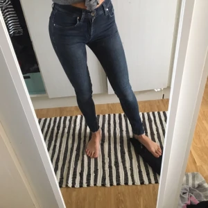  - Jeans från Tiger of Sweden. Jätte softa!! Jag har klippt av dom vid foten 