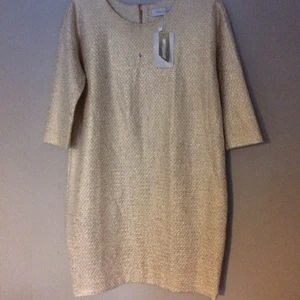  - Perfekt nyårsklänning från Zara collection. Storlek M men passar även S om man vill ha den lite oversize. Aldrig använd av mig då jag hittat en annan nyårsklänning. Prislapp sitter kvar! 