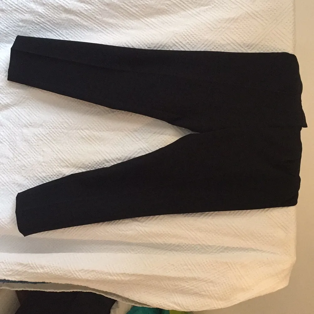 Dress pants from H&M trend in black, gently used. Good quality. . Jeans & Byxor.