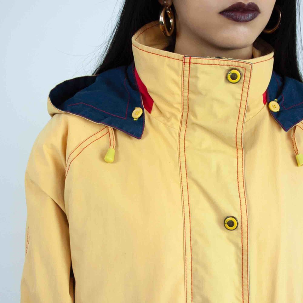 Vintage 90s jacket in yellow Barely visible sign of wear  SIZE & FIT Label: M, fits best XS-M Model: 165/XS Measurements (flat): Length: 80 Pit to pit: 64 Free shipping! Ask for the full description! No returns!. Jackor.