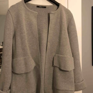  - Supersnygg stickad cardigan från Gina tricot 