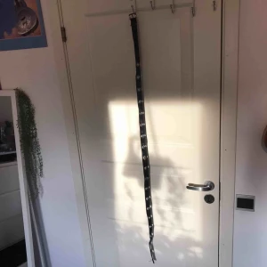  - Säljer ett skärp som aldrig används. Det är väldigt långt och i bra skick✨⭐️