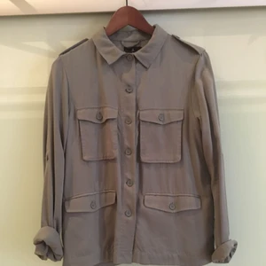  - Skjorta från Åhléns som även kan användas som en tunnare jacka. 