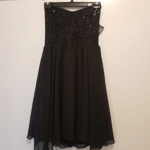  - Helt oanvänd, prislappar hänger kvar. Köpt från NLY TREND. Storlek M