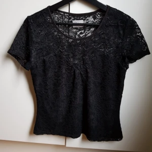  - Festtopp från Crocker- frakt tillkommer 