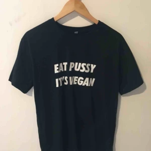  - Tshirt som aldrig kommit till användning. Köparen står för frakten😊