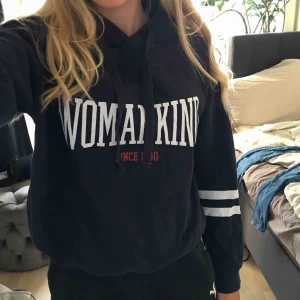  - En hoodie från Gina tricot helt vanlig och använd max 3 gånger