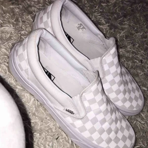  - Näst intill helt nya vans slip on  Intresserad av att byta mot annan sko eller kan sälja för högt pris 
