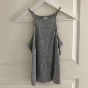  - Fint grått linne som tyvärr inte kommer till användning. I fint skick! Frakt betalas av köparen :) 