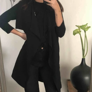  - Svart trench coat från Asos! Dm vid intresse 🥰