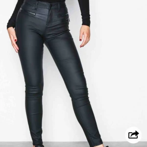  - Har ett par skit snygga nya byxor från nellie i storlek 36. Slutsålda så tog en bild på liknande från sidan men dom andra två ser ni hur dom ser ut.  Tyvärr lite för stora för mig.