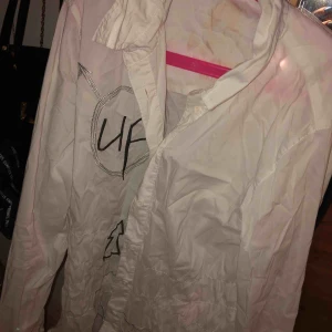  - Skjorta från desigual. Oanvänd.