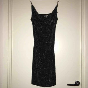  - Jätte fin klänning som ej kommit till användning ! Använd en gång . ✨😍