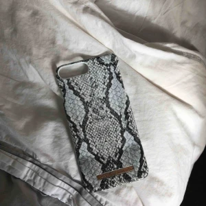  - Fint ideal of sweden skal. Passar iPhones med plus modell. Utan skador.