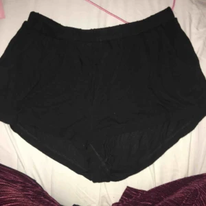  - Mjuka short säljes för 40kr inkl frakt.