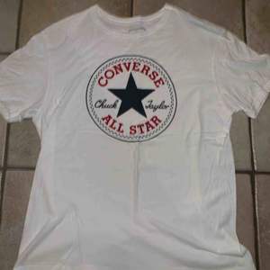 T-shirt från Converse i storlek M. Säljs pga används inte längre. Kan mötas upp i Stockholm annars står köpare för frakt! 