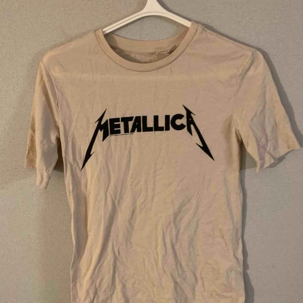 Snygg Metallica t-shirt!!! Aldrig använd, köpt för länge sen på H&M. Frakt tillkommer . T-shirts.