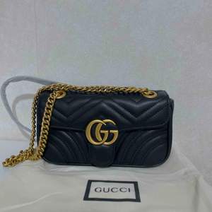 Gucci väska i skinn, storlek ca 22*13 cm     Aaaa kopia Köparen står för frakten 