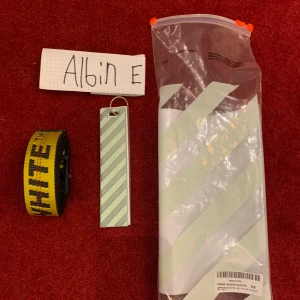 Off white bälte  - Köpt från Farfetch, har kvitto och org tags kvar. 