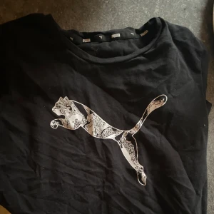 T-shirt  - En puma t-shirt i stolek s , inte använd mer än 2-3 gånger 
